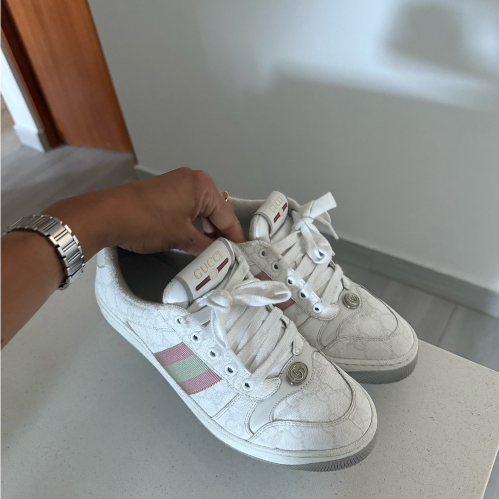 Gucci Women's White Sneakers with Pink Stripes